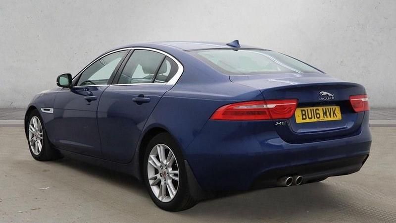 Used Jaguar XE Prestige 180 HP (132 kW) 2016 Blue Sedan