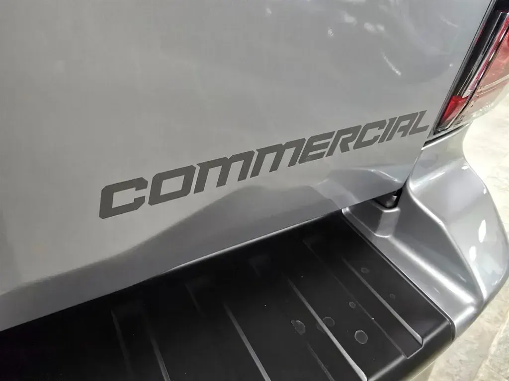 New Isuzu D-Max 163 HP (119 kW) 2025 Silver Pickup