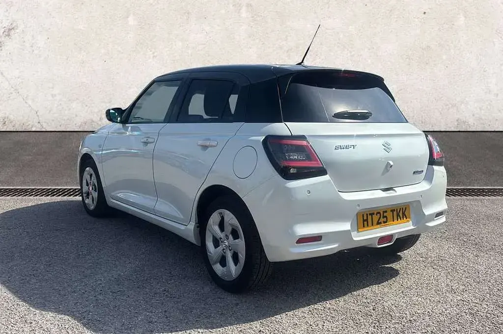 Used Suzuki Swift 82 HP (60 kW) 2025 White Hatchback