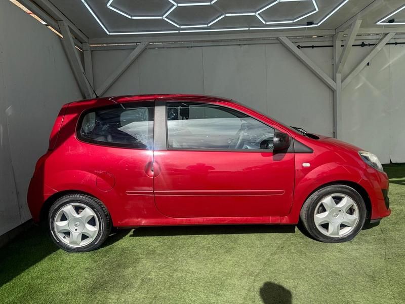 Używany Renault Twingo Dynamique 75 KM (55 kW) 2011 Czerwony Hatchback