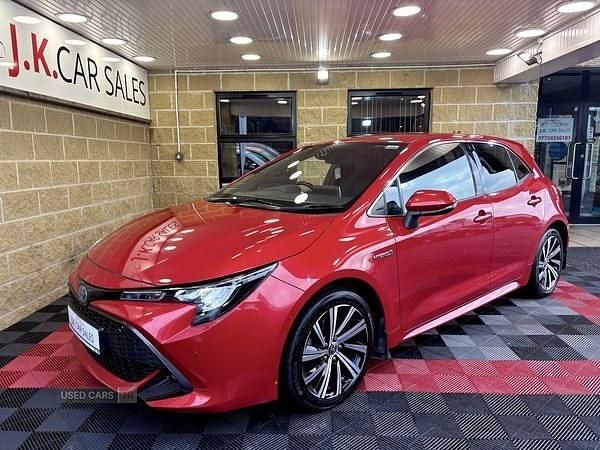 Used Toyota Corolla Design 122 HP (89 kW) 2021 Red Hatchback