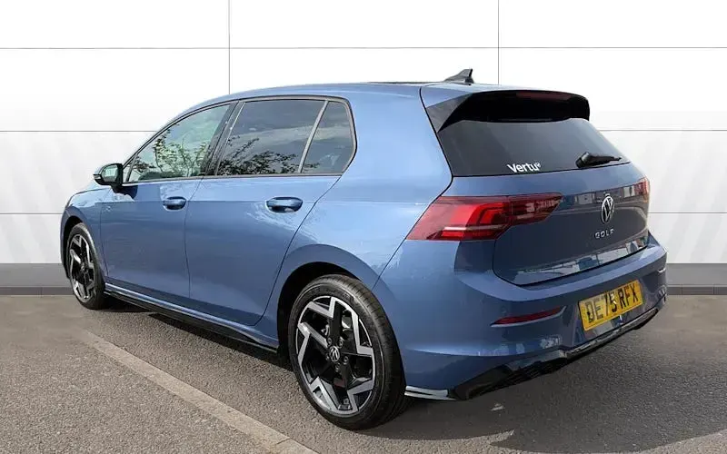 Used VW Golf VIII R-line 150 HP (110 kW) 2025 Blue Hatchback