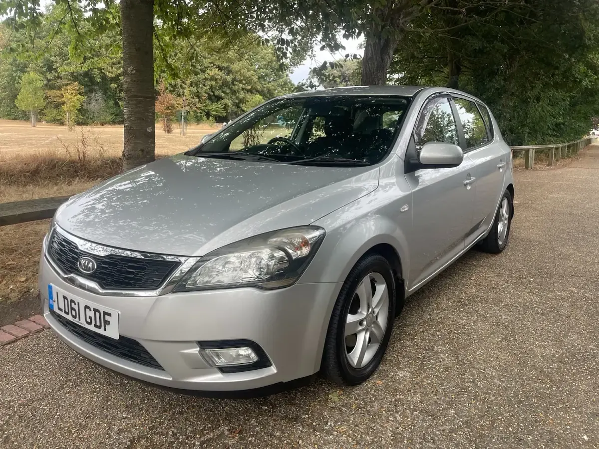 Used Kia Ceed 89 HP (65 kW) 2011 Silver Hatchback