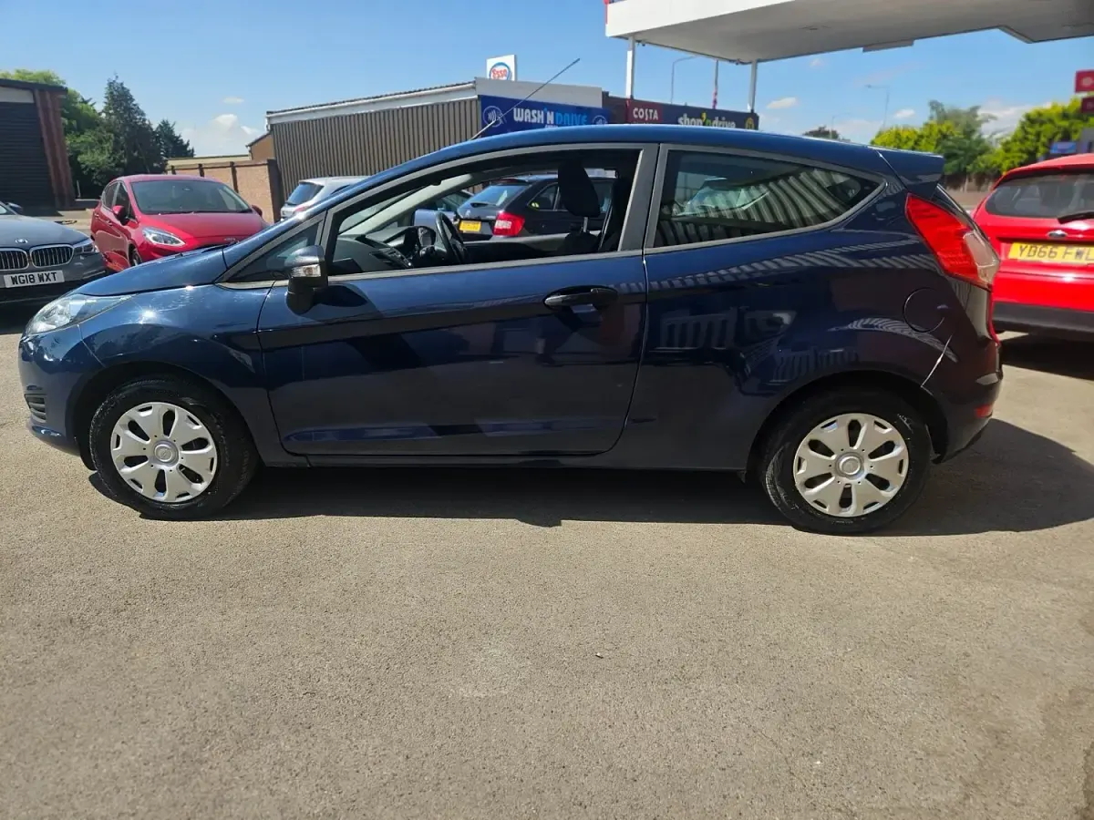 Used Ford Fiesta Studio 82 HP (60 kW) 2014 Blue Hatchback