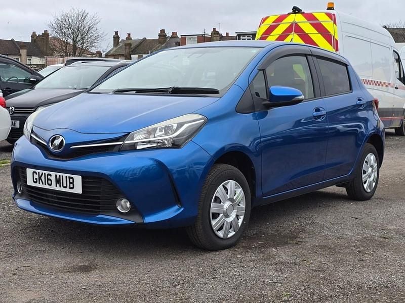Used Toyota Yaris Design 2016 Blue Hatchback