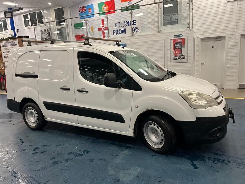 Usado Citroën Berlingo 90 HP (66 kW) 2010 Branco Monovolume