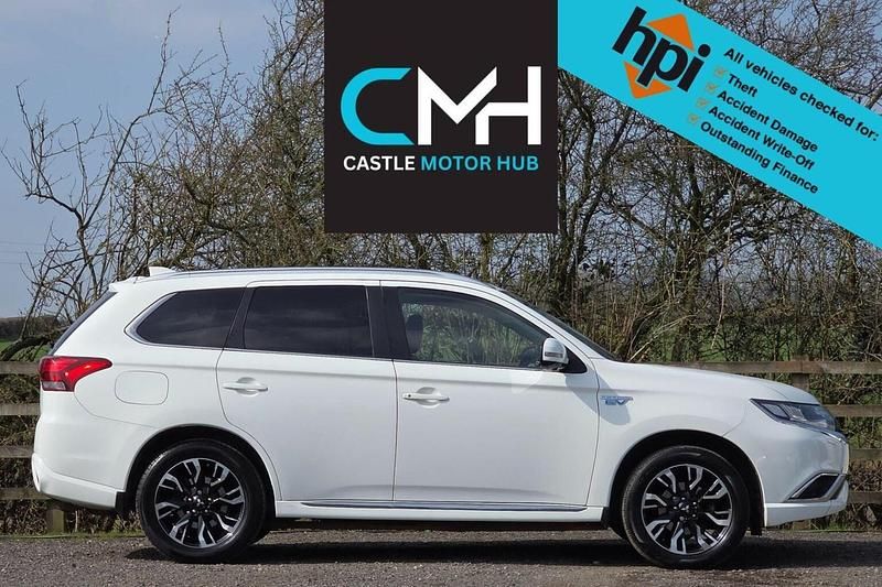 Used Mitsubishi Outlander P-HEV 2016 White Estate