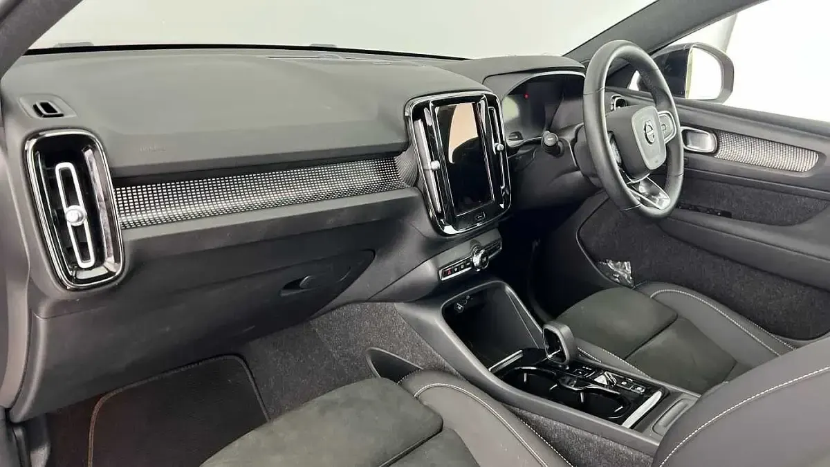 Used Volvo XC40 Ultimate 2022 Red SUV