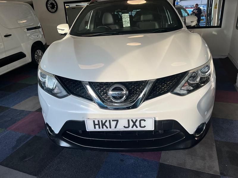 Used Nissan Qashqai N-Vision 115 HP (84 kW) 2017 White SUV
