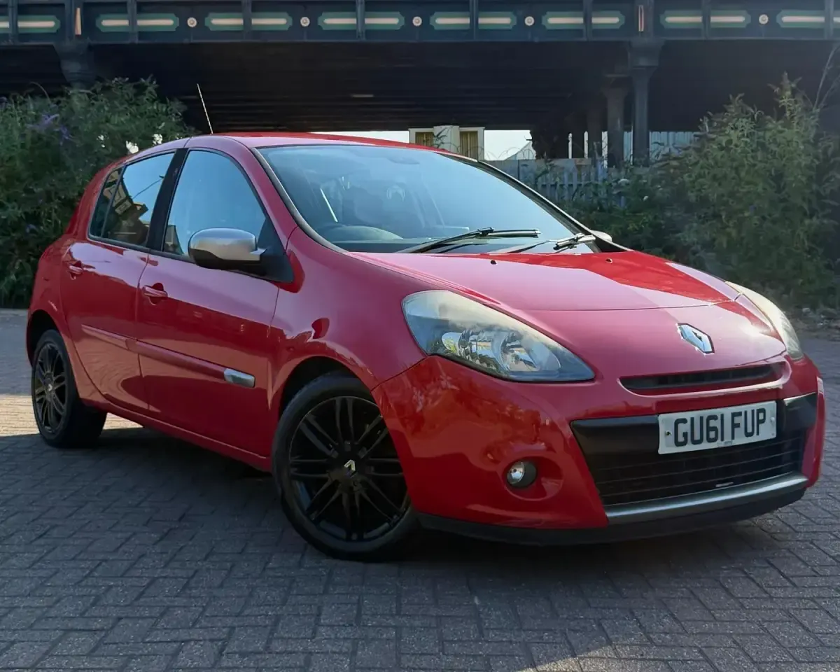 Used Renault Clio Dynamique 2011 Red Hatchback