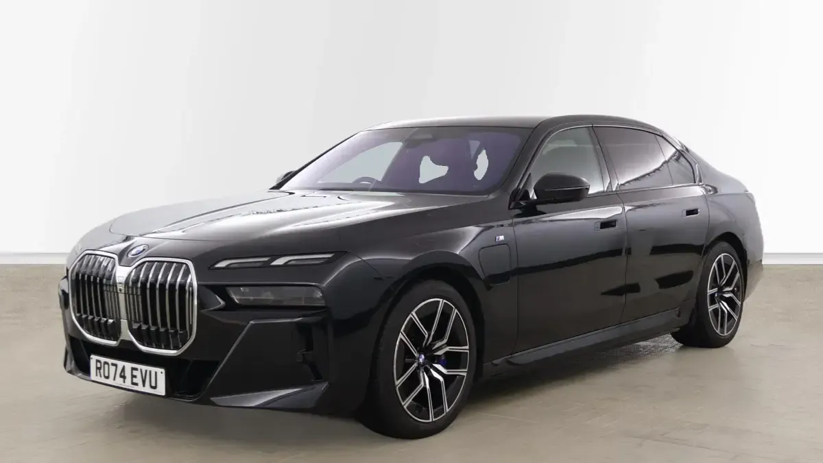 Usado BMW 750e M Sport 482 CV (354 kW) 2024 Negro Berlina
