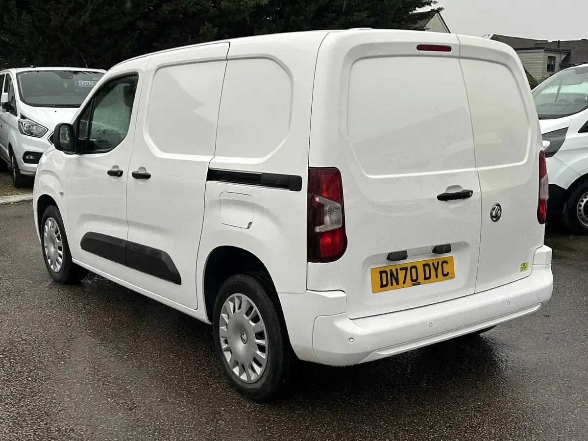 Used Vauxhall Combo Sportive 100 HP (73 kW) 2020 White Van