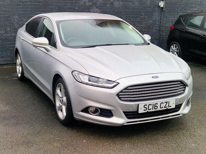 Used Ford Mondeo Titanium 150 HP (110 kW) 2016 Silver Hatchback