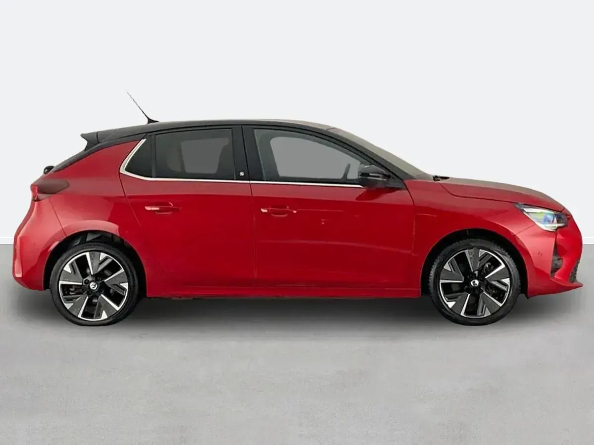 Usado Vauxhall Corsa-e Ultimate 100 kW (136 HP) 2023 Vermelho Citadino