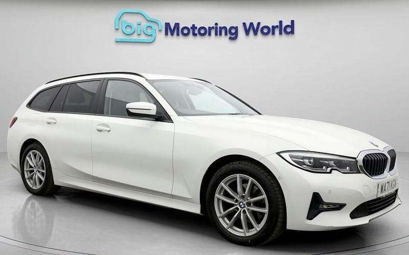 Used 2021 BMW 320 Estate | £21,800 (Good price) - Image 1/4