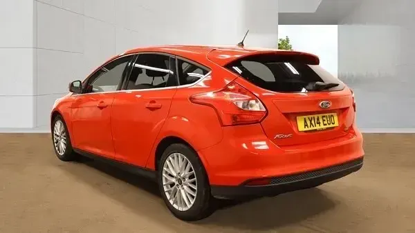 Usado Ford Focus Zetec 2014 Rojo Utilitario