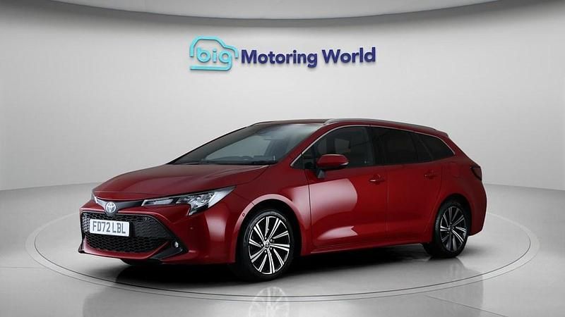 Usado Toyota Corolla Design 196 HP (144 kW) 2023 Vermelho Carrinha
