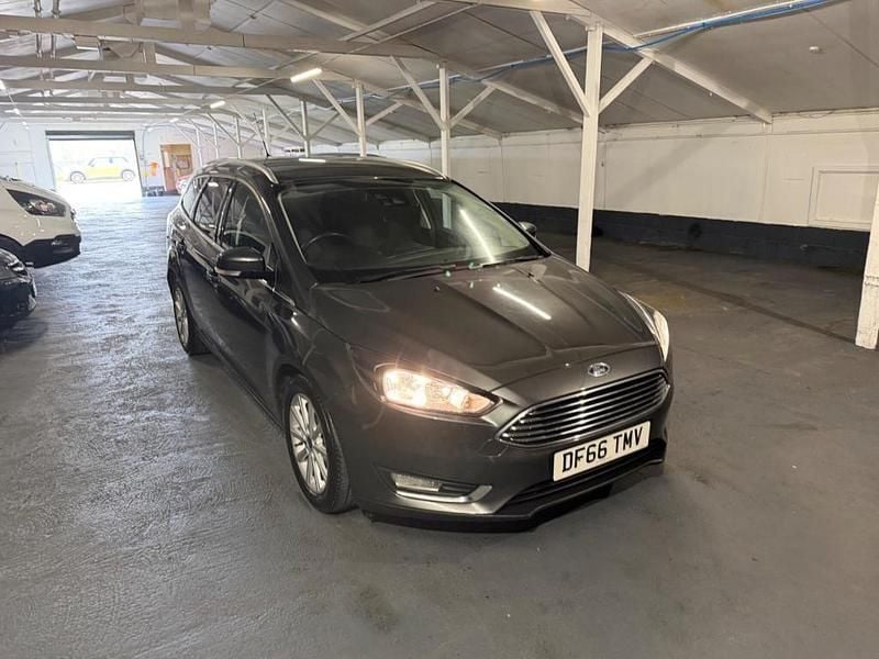 Used Ford Focus Titanium 120 HP (88 kW) 2016 Grey Estate