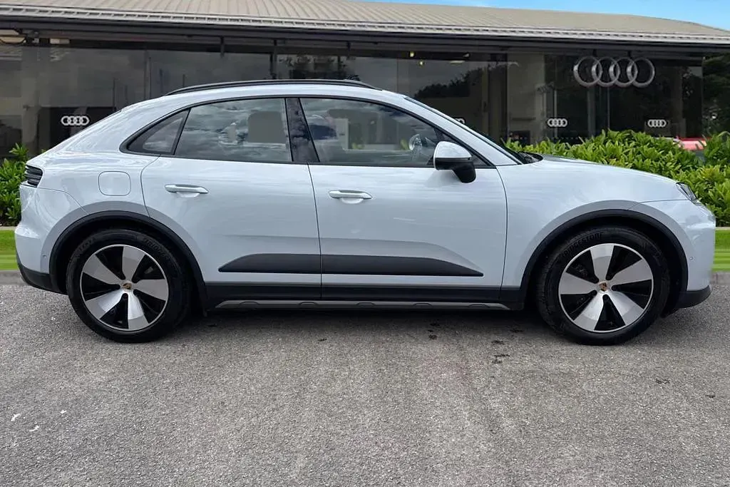 Used Porsche Macan 100 kW (136 HP) 2024 Grey SUV