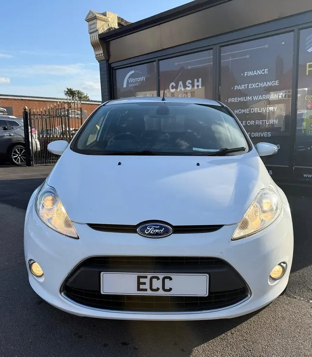 Used Ford Fiesta Zetec 82 HP (60 kW) 2012 White Hatchback