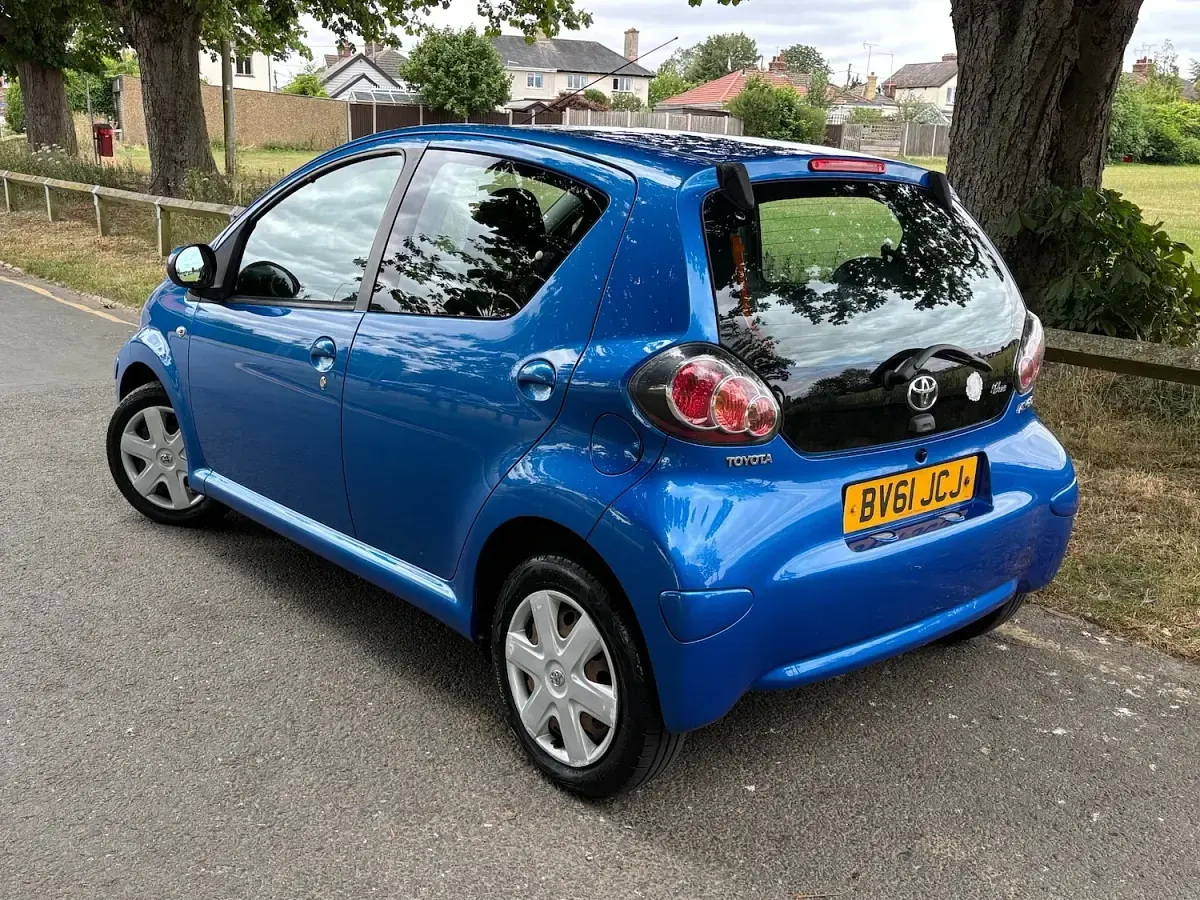 Used Toyota Aygo 68 HP (50 kW) 2011 Blue Hatchback