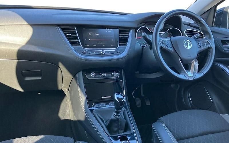 Used Vauxhall Grandland X SRi 131 HP (96 kW) 2020 White SUV