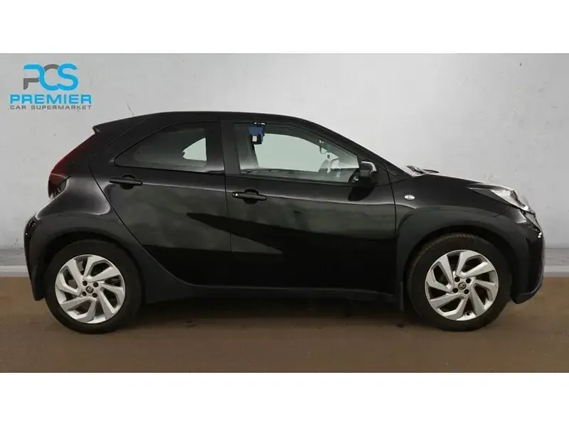 Used Toyota Aygo X PURE 71 HP (52 kW) 2023 Black SUV