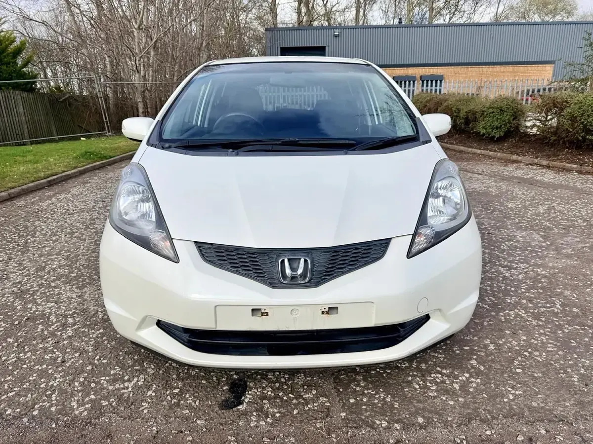 Used Honda Fit 2009 White Hatchback