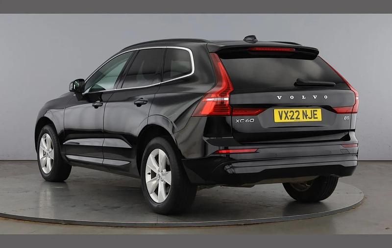 Usado Volvo XC60 Momentum 247 HP (181 kW) 2022 Preto SUV