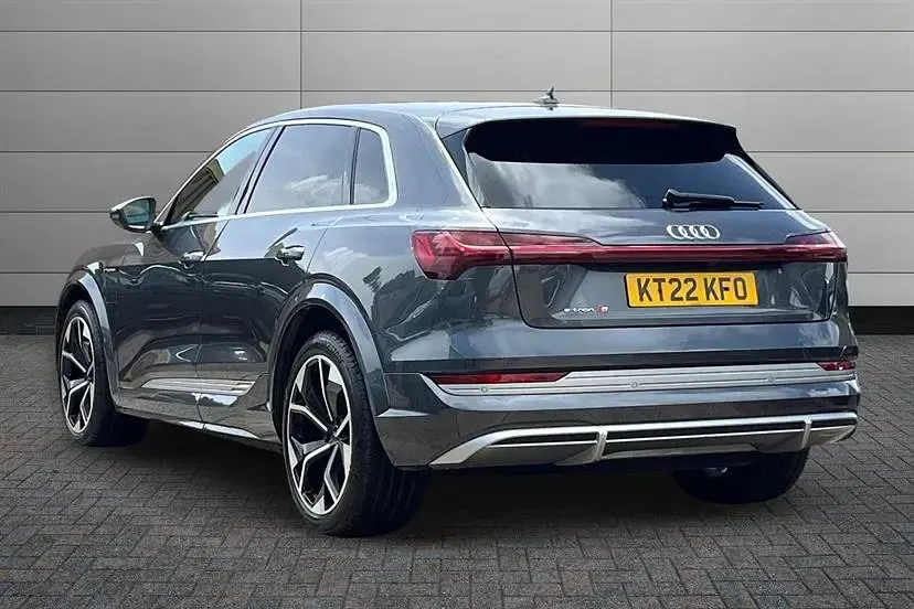 Used Audi e-tron Advanced 369 kW (503 HP) 2022 Grey SUV