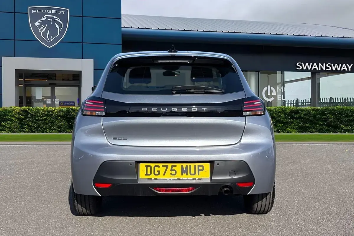 Neu Peugeot 208 Style 101 PS (74 kW) 2026 Grau Kleinwagen