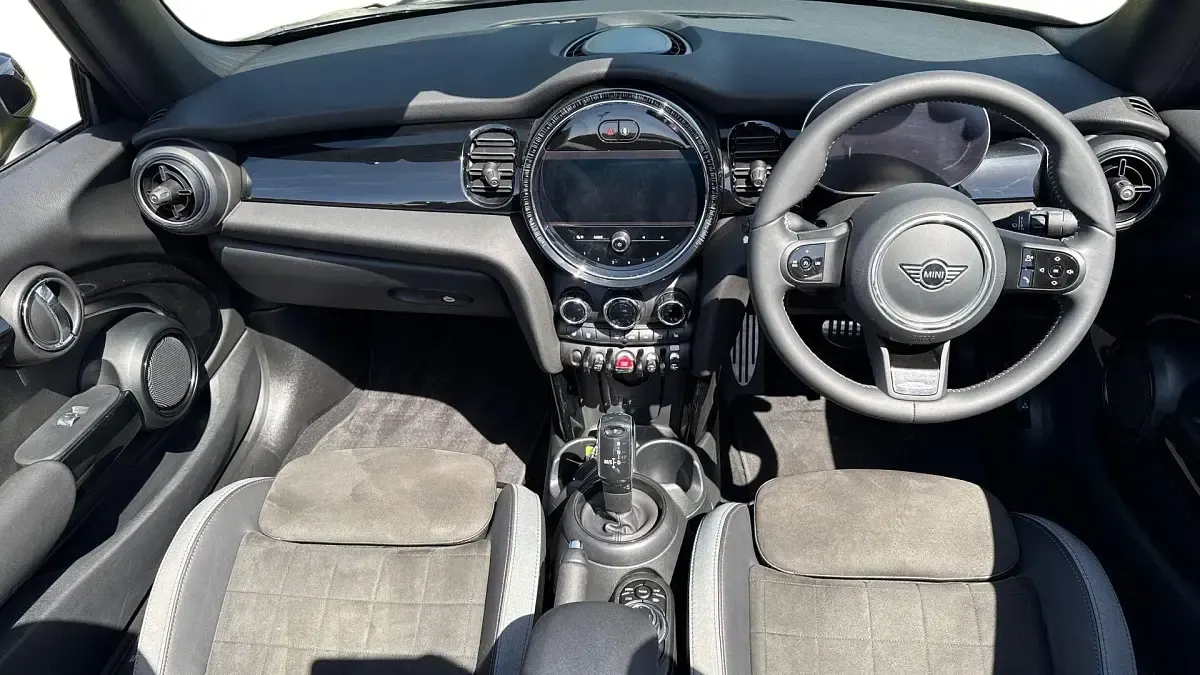 Begagnad Mini Cooper Sport 136 HK (100 kW) 2023 Gul Halvkombi