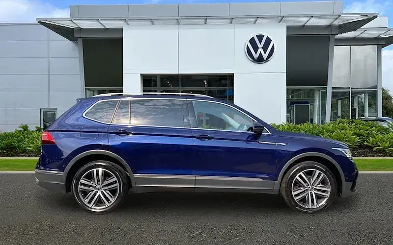 Used VW Tiguan Allspace Elegance 150 HP (110 kW) 2024 Blue SUV