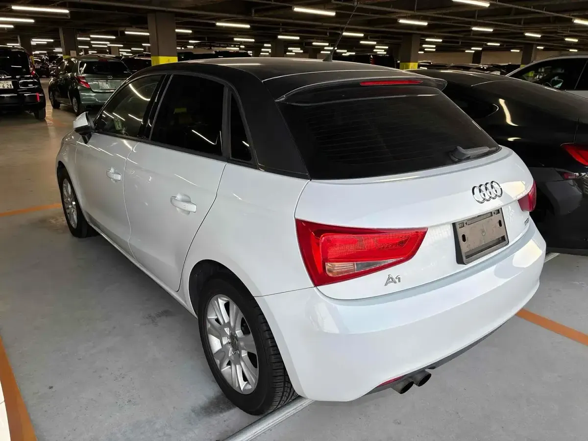 Used Audi A1 Sportback Attraction 122 HP (89 kW) 2013 White Hatchback