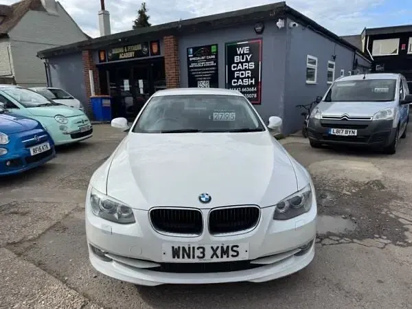 Used BMW 318 2013 White Coupe