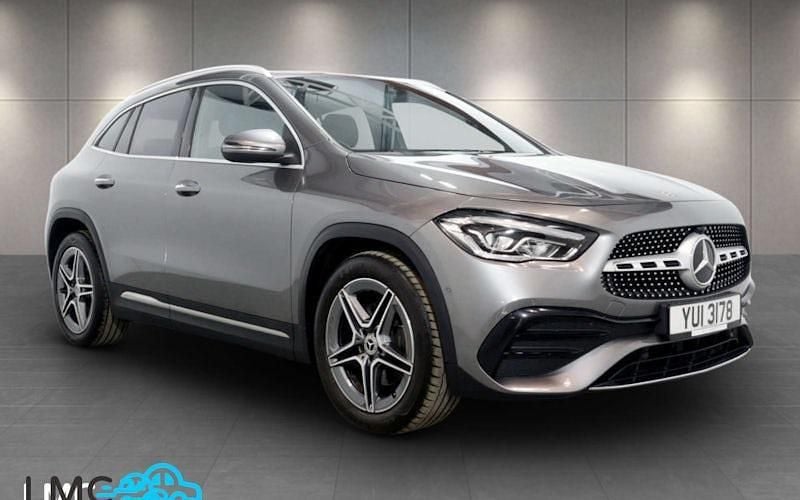 Usado Mercedes GLA180 AMG Line Premium 136 HP (100 kW) 2022 SUV