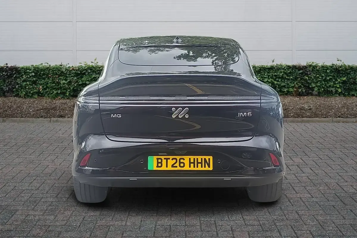 New MG IM6 Performance 553 kW (752 HP) 2026 Metallic  black pearl SUV