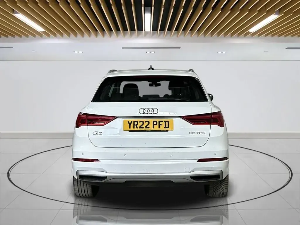 Używany Audi Q3 Sport 150 KM (110 kW) 2022 Biały SUV