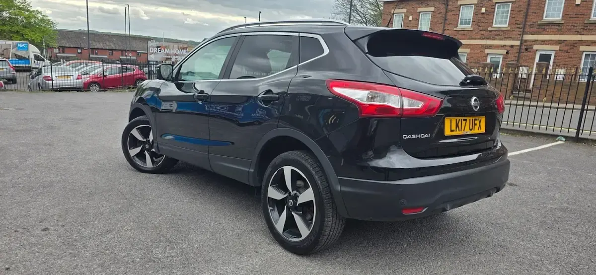 Used Nissan Qashqai N-Connecta 130 HP (95 kW) 2017 Black SUV