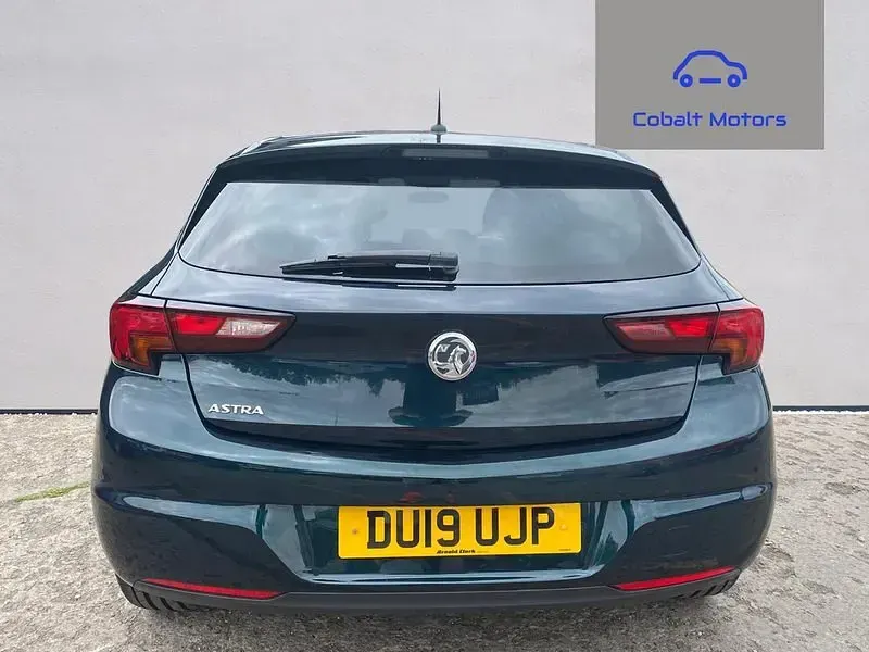 Used Vauxhall Astra Design Edition 125 HP (91 kW) 2019 Green Hatchback