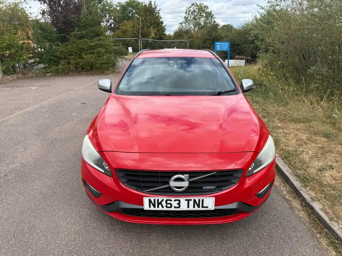 Used Volvo V60 R-Design 134 HP (98 kW) 2013 Red Estate