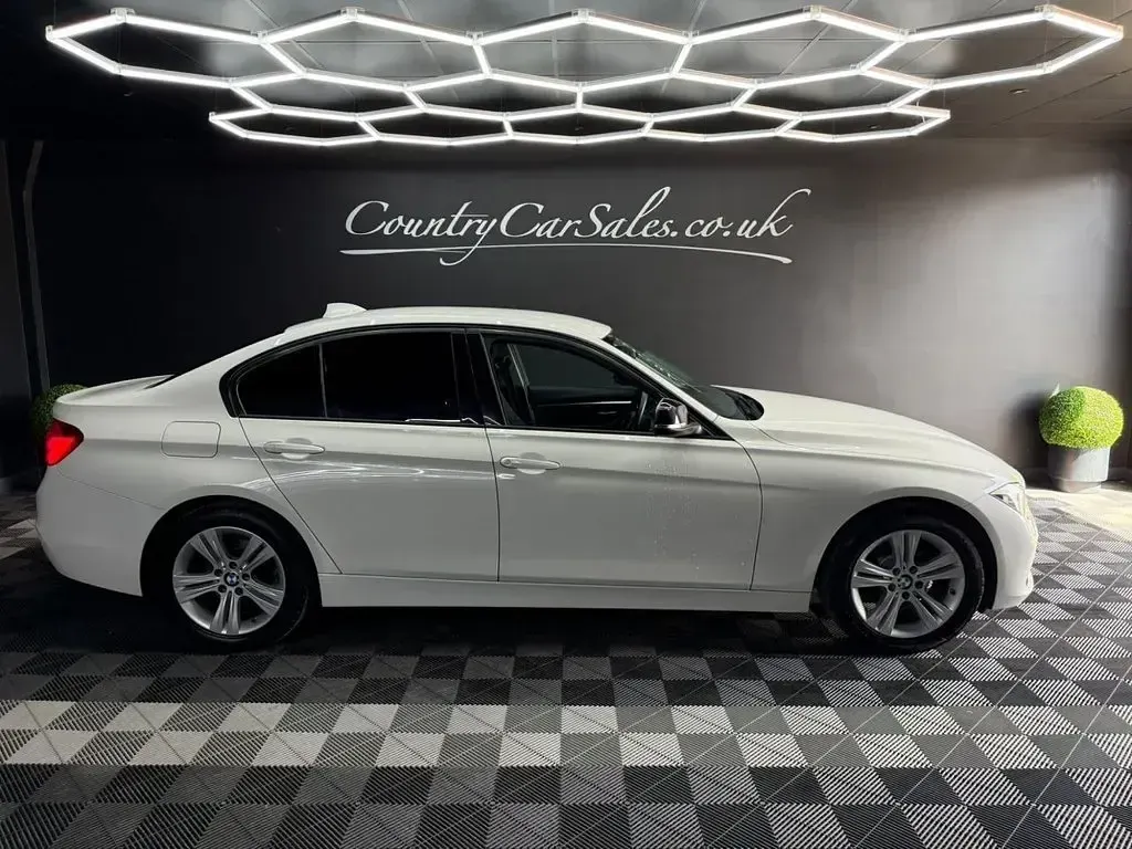Used BMW 318 Sport Line 136 HP (100 kW) 2017 White Sedan