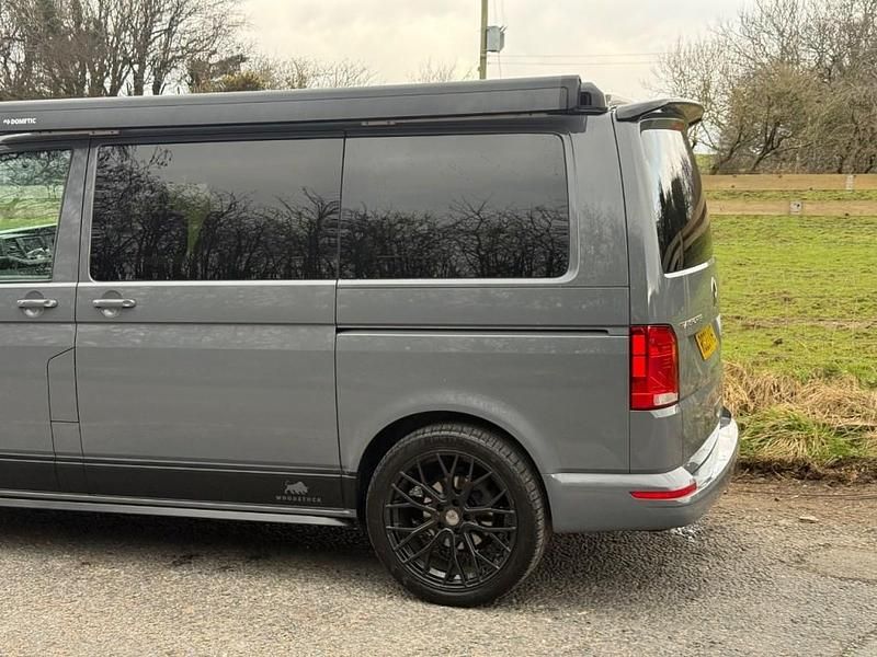 Begagnad VW Transporter 2023 Grå Van