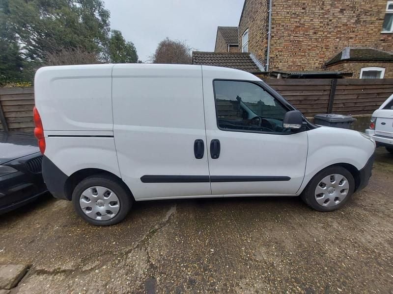 Used Vauxhall Combo 2013 White Hatchback