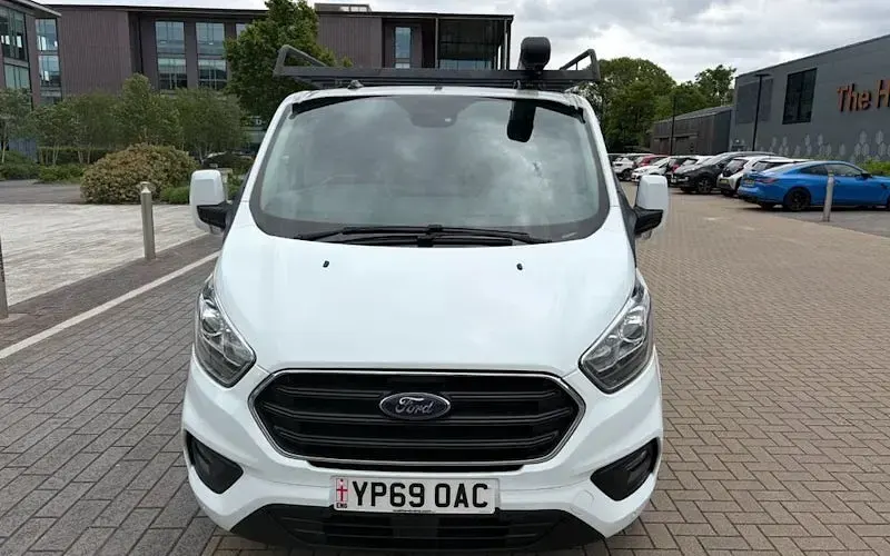 Begagnad Ford Transit Custom Limited 131 HK (96 kW) 2023 Van
