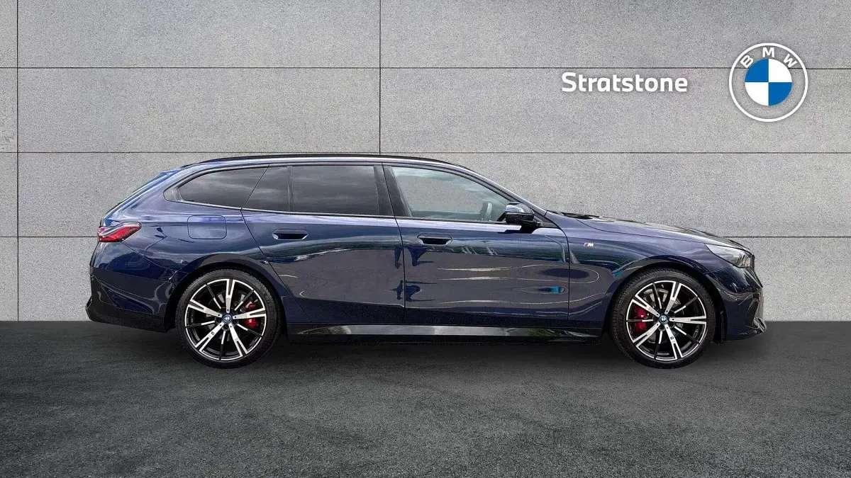 Used BMW 530e M Sport 295 HP (216 kW) 2025 Blue Estate