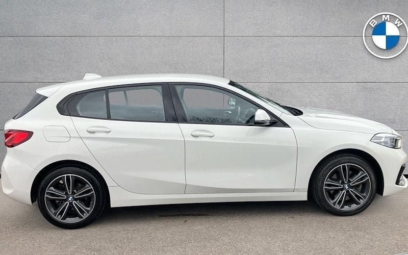 Used BMW 118 Sport Line 136 HP (100 kW) 2023 White Hatchback