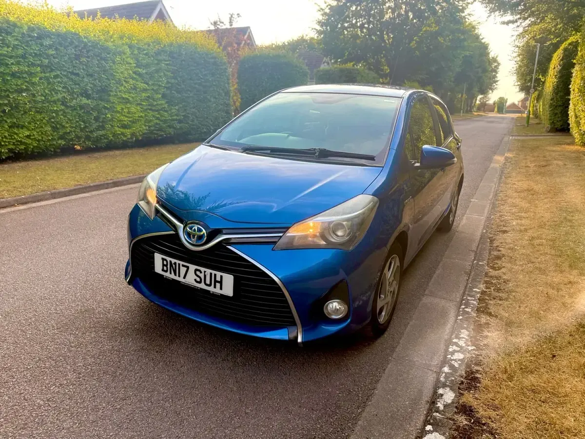 Used Toyota Yaris 2017 Blue Hatchback