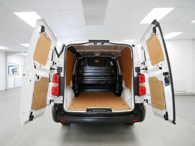Second-hand Peugeot Expert Premium 145 CP (106 kW) 2023 Alb Van