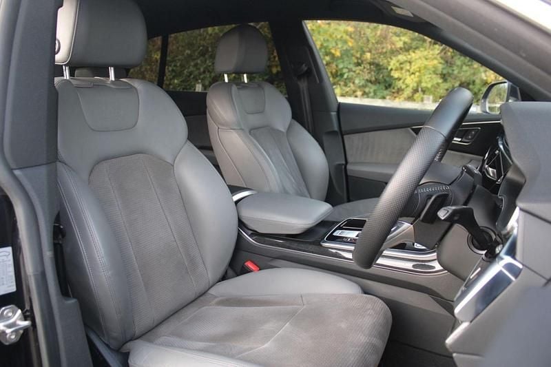 Used Audi Q8 S-Line 286 HP (210 kW) 2018 Black SUV